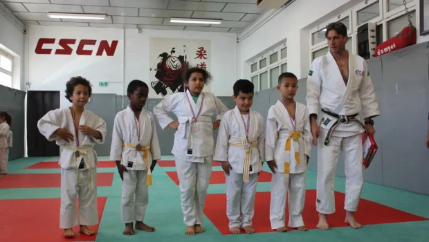 50 jeunes judokas du club sportif des cheminots à Nîmes